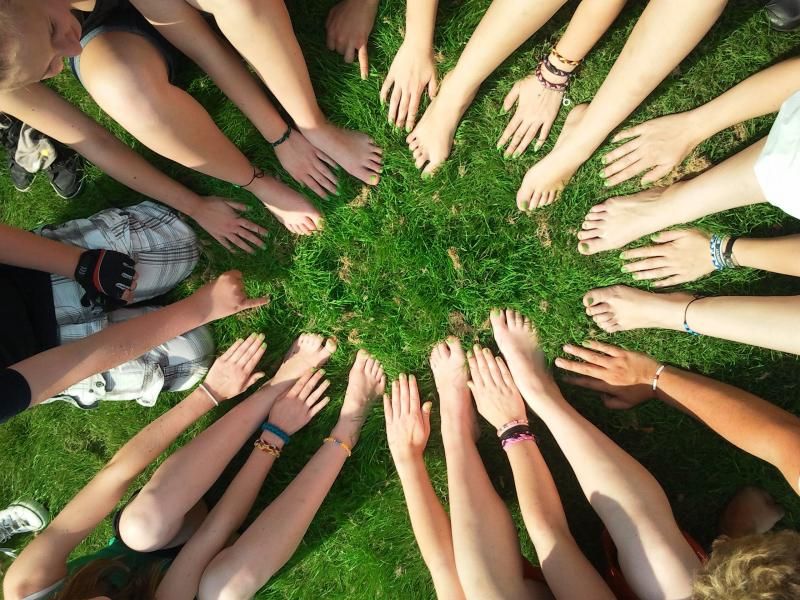 SDG 8  - Responsabilizzare il comportamento sostenibile dei consumatori attraverso i valori.
